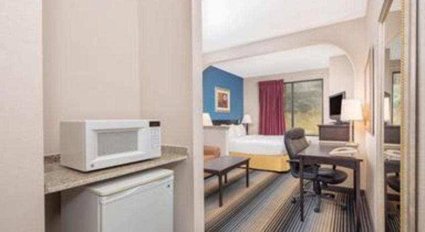 Hotel Baymont By Wyndham Laurel Extérieur photo
